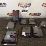 LOTE 245 - 08 TABLETS MARCAS E MODELOS DIVERSOS PARA RETIRADA DE PEÇAS. (NO ESTADO) ATENÇÃO! FAZER A VISITAÇÃO ANTES DE ARREMATAR, NÃO SABEMOS SE FUNCIONA. LEILÃO NÃO TEM GARANTIA E NEM DEVOLUÇÃO, SUJEITO A POSSÍVEIS AVARIAS VISÍVEIS/OCULTAS E/OU AUSÊNCIA DE COMPONENTES.