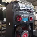 LOTE 161 - 01 CAIXA DE SOM AMPLIFICADA MARCA LENOXX. (NO ESTADO) ATENÇÃO! FAZER A VISITAÇÃO ANTES DE ARREMATAR, NÃO SABEMOS SE FUNCIONA. LEILÃO NÃO TEM GARANTIA E NEM DEVOLUÇÃO, SUJEITO A POSSÍVEIS AVARIAS VISÍVEIS/OCULTAS E/OU AUSÊNCIA DE COMPONENTES.