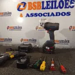 LOTE 186 - 02 PARAFUSADEIRA E 04 CHAVES DIVERSAS. (NO ESTADO) ATENÇÃO! FAZER A VISITAÇÃO ANTES DE ARREMATAR, NÃO SABEMOS SE FUNCIONA. LEILÃO NÃO TEM GARANTIA E NEM DEVOLUÇÃO, SUJEITO A POSSÍVEIS AVARIAS VISÍVEIS/OCULTAS E/OU AUSÊNCIA DE COMPONENTES.
