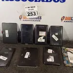 LOTE 253 - 08 TABLETS MARCAS E MODELOS DIVERSOS PARA RETIRADA DE PEÇAS. (NO ESTADO) ATENÇÃO! FAZER A VISITAÇÃO ANTES DE ARREMATAR, NÃO SABEMOS SE FUNCIONA. LEILÃO NÃO TEM GARANTIA E NEM DEVOLUÇÃO, SUJEITO A POSSÍVEIS AVARIAS VISÍVEIS/OCULTAS E/OU AUSÊNCIA DE COMPONENTES.
