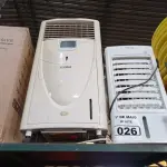 LOTE 026 - 02 CLIMATIZADORES DE AR MARCAS E MODELOS DIVERSOS. (NO ESTADO) ATENÇÃO! FAZER A VISITAÇÃO ANTES DE ARREMATAR, NÃO SABEMOS SE FUNCIONA. LEILÃO NÃO TEM GARANTIA E NEM DEVOLUÇÃO, SUJEITO A POSSÍVEIS AVARIAS VISÍVEIS/OCULTAS E/OU AUSÊNCIA DE COMPONENTES.