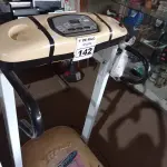 LOTE 142 - 01 ESTEIRA ERGOMÉTRICA VITALY. (NO ESTADO) ATENÇÃO! FAZER A VISITAÇÃO ANTES DE ARREMATAR, NÃO SABEMOS SE FUNCIONA. LEILÃO NÃO TEM GARANTIA E NEM DEVOLUÇÃO, SUJEITO A POSSÍVEIS AVARIAS VISÍVEIS/OCULTAS E/OU AUSÊNCIA DE COMPONENTES.