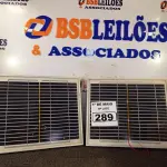 LOTE 289 - 02 PLACAS SOLARES 18V 10W. (NO ESTADO) ATENÇÃO! FAZER A VISITAÇÃO ANTES DE ARREMATAR, NÃO SABEMOS SE FUNCIONA. LEILÃO NÃO TEM GARANTIA E NEM DEVOLUÇÃO, SUJEITO A POSSÍVEIS AVARIAS VISÍVEIS/OCULTAS E/OU AUSÊNCIA DE COMPONENTES.