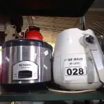 LOTE 028 - 01 AIRFRY WALITA 220V E 01 PANELA ELÉTRICA MARCA MONDIAL. (NO ESTADO) ATENÇÃO! FAZER A VISITAÇÃO ANTES DE ARREMATAR, NÃO SABEMOS SE FUNCIONA. LEILÃO NÃO TEM GARANTIA E NEM DEVOLUÇÃO, SUJEITO A POSSÍVEIS AVARIAS VISÍVEIS/OCULTAS E/OU AUSÊNCIA DE COMPONENTES.