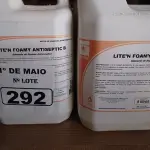 LOTE 292 - 20 LITROS DE SABONETE DE ESPUMA ANTISSÉPTICO. (NO ESTADO) ATENÇÃO! FAZER A VISITAÇÃO ANTES DE ARREMATAR, NÃO SABEMOS SE FUNCIONA. LEILÃO NÃO TEM GARANTIA E NEM DEVOLUÇÃO, SUJEITO A POSSÍVEIS AVARIAS VISÍVEIS/OCULTAS E/OU AUSÊNCIA DE COMPONENTES.