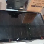 LOTE 301 - 01 TV PHILIPS 40” POL PARA RETIRADA DE PEÇAS. (NO ESTADO) ATENÇÃO! FAZER A VISITAÇÃO ANTES DE ARREMATAR, NÃO SABEMOS SE FUNCIONA. LEILÃO NÃO TEM GARANTIA E NEM DEVOLUÇÃO, SUJEITO A POSSÍVEIS AVARIAS VISÍVEIS/OCULTAS E/OU AUSÊNCIA DE COMPONENTES.