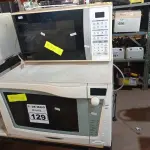 LOTE 129 - 03 MICRO-ONDAS MARCAS E MODELOS DIVERSOS. (NO ESTADO) ATENÇÃO! FAZER A VISITAÇÃO ANTES DE ARREMATAR, NÃO SABEMOS SE FUNCIONA. LEILÃO NÃO TEM GARANTIA E NEM DEVOLUÇÃO, SUJEITO A POSSÍVEIS AVARIAS VISÍVEIS/OCULTAS E/OU AUSÊNCIA DE COMPONENTES.