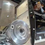 LOTE 134 - 01 DEPURADOR DE AR E 01 CAFETEIRA INDUSTRIAL. (NO ESTADO) ATENÇÃO! FAZER A VISITAÇÃO ANTES DE ARREMATAR, NÃO SABEMOS SE FUNCIONA. LEILÃO NÃO TEM GARANTIA E NEM DEVOLUÇÃO, SUJEITO A POSSÍVEIS AVARIAS VISÍVEIS/OCULTAS E/OU AUSÊNCIA DE COMPONENTES.