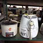 LOTE 037 - 01 AIRFRY BRITANIA 220V E 01 PANELA ELÉTRICA HITACHI. (NO ESTADO) ATENÇÃO! FAZER A VISITAÇÃO ANTES DE ARREMATAR, NÃO SABEMOS SE FUNCIONA. LEILÃO NÃO TEM GARANTIA E NEM DEVOLUÇÃO, SUJEITO A POSSÍVEIS AVARIAS VISÍVEIS/OCULTAS E/OU AUSÊNCIA DE COMPONENTES.