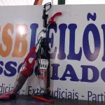 LOTE 018 - 02 ASPIRADORES DE PÓ MARCAS E MODELOS DIVERSOS. (NO ESTADO) ATENÇÃO! FAZER A VISITAÇÃO ANTES DE ARREMATAR, NÃO SABEMOS SE FUNCIONA. LEILÃO NÃO TEM GARANTIA E NEM DEVOLUÇÃO, SUJEITO A POSSÍVEIS AVARIAS VISÍVEIS/OCULTAS E/OU AUSÊNCIA DE COMPONENTES.