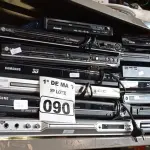LOTE 090 - 14 APARELHOS DE DVD MARCAS E MODELOS DIVERSOS. (NO ESTADO) ATENÇÃO! FAZER A VISITAÇÃO ANTES DE ARREMATAR, NÃO SABEMOS SE FUNCIONA. LEILÃO NÃO TEM GARANTIA E NEM DEVOLUÇÃO, SUJEITO A POSSÍVEIS AVARIAS VISÍVEIS/OCULTAS E/OU AUSÊNCIA DE COMPONENTES.