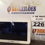 LOTE 226 - 01 TABLET MARCA PHILCO. (NO ESTADO) ATENÇÃO! FAZER A VISITAÇÃO ANTES DE ARREMATAR, NÃO SABEMOS SE FUNCIONA. LEILÃO NÃO TEM GARANTIA E NEM DEVOLUÇÃO, SUJEITO A POSSÍVEIS AVARIAS VISÍVEIS/OCULTAS E/OU AUSÊNCIA DE COMPONENTES.