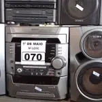 LOTE 070 - 02 APARELHOS DE SOM MARCAS E MODELOS DIVERSOS. (NO ESTADO) ATENÇÃO! FAZER A VISITAÇÃO ANTES DE ARREMATAR, NÃO SABEMOS SE FUNCIONA. LEILÃO NÃO TEM GARANTIA E NEM DEVOLUÇÃO, SUJEITO A POSSÍVEIS AVARIAS VISÍVEIS/OCULTAS E/OU AUSÊNCIA DE COMPONENTES.