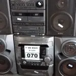 LOTE 070 - 02 APARELHOS DE SOM MARCAS E MODELOS DIVERSOS. (NO ESTADO) ATENÇÃO! FAZER A VISITAÇÃO ANTES DE ARREMATAR, NÃO SABEMOS SE FUNCIONA. LEILÃO NÃO TEM GARANTIA E NEM DEVOLUÇÃO, SUJEITO A POSSÍVEIS AVARIAS VISÍVEIS/OCULTAS E/OU AUSÊNCIA DE COMPONENTES.