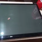 LOTE 198 - 01 TV LG 50” POL PARA RETIRADA DE PEÇAS. (NO ESTADO) ATENÇÃO! FAZER A VISITAÇÃO ANTES DE ARREMATAR, NÃO SABEMOS SE FUNCIONA. LEILÃO NÃO TEM GARANTIA E NEM DEVOLUÇÃO, SUJEITO A POSSÍVEIS AVARIAS VISÍVEIS/OCULTAS E/OU AUSÊNCIA DE COMPONENTES.