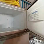 LOTE 321 - 01 GELADEIRA MARCA ELECTROLUX 220V. (NO ESTADO) ATENÇÃO! FAZER A VISITAÇÃO ANTES DE ARREMATAR, NÃO SABEMOS SE FUNCIONA. LEILÃO NÃO TEM GARANTIA E NEM DEVOLUÇÃO, SUJEITO A POSSÍVEIS AVARIAS VISÍVEIS/OCULTAS E/OU AUSÊNCIA DE COMPONENTES.