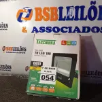 LOTE 054 - 01 REFLETOR TR LED 100 6.800 LUMENS LUZ QUENTE 3000K AUTOVOLT MARCA TASCHIBRA. (NOVO) (NO ESTADO)