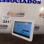 LOTE 241 - 01 TABLET MARCA PHILCO. (NO ESTADO) ATENÇÃO! FAZER A VISITAÇÃO ANTES DE ARREMATAR, NÃO SABEMOS SE FUNCIONA. LEILÃO NÃO TEM GARANTIA E NEM DEVOLUÇÃO, SUJEITO A POSSÍVEIS AVARIAS VISÍVEIS/OCULTAS E/OU AUSÊNCIA DE COMPONENTES.