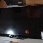 LOTE 301 - 01 TV PHILIPS 40” POL PARA RETIRADA DE PEÇAS. (NO ESTADO) ATENÇÃO! FAZER A VISITAÇÃO ANTES DE ARREMATAR, NÃO SABEMOS SE FUNCIONA. LEILÃO NÃO TEM GARANTIA E NEM DEVOLUÇÃO, SUJEITO A POSSÍVEIS AVARIAS VISÍVEIS/OCULTAS E/OU AUSÊNCIA DE COMPONENTES.