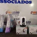 LOTE 212 - 01 DISPENSE DE ÁGUA AUTOMÁTICO E 02 MINI GUARDA-CHUVAS. (NO ESTADO) ATENÇÃO! FAZER A VISITAÇÃO ANTES DE ARREMATAR, NÃO SABEMOS SE FUNCIONA. LEILÃO NÃO TEM GARANTIA E NEM DEVOLUÇÃO, SUJEITO A POSSÍVEIS AVARIAS VISÍVEIS/OCULTAS E/OU AUSÊNCIA DE COMPONENTES.