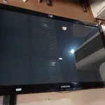 LOTE 305 - 01 TV DE PLASMA SAMSUNG 42” POL PARA RETIRADA DE PEÇAS. (NO ESTADO) ATENÇÃO! FAZER A VISITAÇÃO ANTES DE ARREMATAR, NÃO SABEMOS SE FUNCIONA. LEILÃO NÃO TEM GARANTIA E NEM DEVOLUÇÃO, SUJEITO A POSSÍVEIS AVARIAS VISÍVEIS/OCULTAS E/OU AUSÊNCIA DE COMPONENTES.