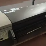 LOTE 124 - 01 PLOTTER MARCA HP DESING JET 111. (NO ESTADO) ATENÇÃO! FAZER A VISITAÇÃO ANTES DE ARREMATAR, NÃO SABEMOS SE FUNCIONA. LEILÃO NÃO TEM GARANTIA E NEM DEVOLUÇÃO, SUJEITO A POSSÍVEIS AVARIAS VISÍVEIS/OCULTAS E/OU AUSÊNCIA DE COMPONENTES.
