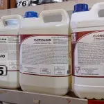 LOTE 275 - 20 LITROS DE CLOROCLEAN, LIMPADOR DESINFETANTE CLORADO PARA INDÚSTRIAS ALIMENTÍCIAS E AFINS. (NO ESTADO) ATENÇÃO! FAZER A VISITAÇÃO ANTES DE ARREMATAR, NÃO SABEMOS SE FUNCIONA. LEILÃO NÃO TEM GARANTIA E NEM DEVOLUÇÃO, SUJEITO A POSSÍVEIS AVARIAS VISÍVEIS/OCULTAS E/OU AUSÊNCIA DE COMPONENTES.