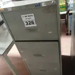 LOTE 326 - 01 ARQUIVO DE AÇO COM 04 GAVETAS. (NO ESTADO) ATENÇÃO! FAZER A VISITAÇÃO ANTES DE ARREMATAR, NÃO SABEMOS SE FUNCIONA. LEILÃO NÃO TEM GARANTIA E NEM DEVOLUÇÃO, SUJEITO A POSSÍVEIS AVARIAS VISÍVEIS/OCULTAS E/OU AUSÊNCIA DE COMPONENTES.