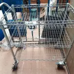 LOTE 323 - 01 CARRINHO PARA TRANSPORTE DE ALIMENTOS. (NO ESTADO) ATENÇÃO! FAZER A VISITAÇÃO ANTES DE ARREMATAR, NÃO SABEMOS SE FUNCIONA. LEILÃO NÃO TEM GARANTIA E NEM DEVOLUÇÃO, SUJEITO A POSSÍVEIS AVARIAS VISÍVEIS/OCULTAS E/OU AUSÊNCIA DE COMPONENTES.