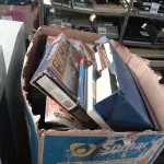 LOTE 117 - 01 LOTE COM VÁRIOS LIVROS DVD’S E FITAS CASSETE DE CURSOS DE IDIOMAS. (NO ESTADO) ATENÇÃO! FAZER A VISITAÇÃO ANTES DE ARREMATAR, NÃO SABEMOS SE FUNCIONA. LEILÃO NÃO TEM GARANTIA E NEM DEVOLUÇÃO, SUJEITO A POSSÍVEIS AVARIAS VISÍVEIS/OCULTAS E/OU AUSÊNCIA DE COMPONENTES.
