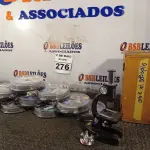 LOTE 276 - 01 LOTE COM APROXIMADAMENTE 100 MÍDIAS DE BLUE RAY MAX PRINT E 01 01 MICROSCÓPIO. (NO ESTADO) ATENÇÃO! FAZER A VISITAÇÃO ANTES DE ARREMATAR, NÃO SABEMOS SE FUNCIONA. LEILÃO NÃO TEM GARANTIA E NEM DEVOLUÇÃO, SUJEITO A POSSÍVEIS AVARIAS VISÍVEIS/OCULTAS E/OU AUSÊNCIA DE COMPONENTES.