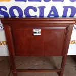 LOTE 065 - 01 CABECEIRA EM MADEIRA. (HEADBOARD TWIN) (NO ESTADO) AV9569K