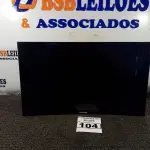 LOTE 104 - 01 MONITOR 24’’ MARCA SAMSUNG. (DISPLAY) (NO ESTADO) AV9734S