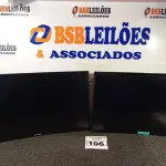 LOTE 106 - 02 MONITORES 24’’ MARCA SAMSUNG COM AVARIAS NA TELA. (DISPLAY) SEM PÉ (NO ESTADO) AV9735C E AV9735Y