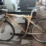 LOTE 334 - 01 BICICLETA ARO 26. (NO ESTADO) ATENÇÃO! FAZER A VISITAÇÃO ANTES DE ARREMATAR, NÃO SABEMOS SE FUNCIONA. LEILÃO NÃO TEM GARANTIA E NEM DEVOLUÇÃO, SUJEITO A POSSÍVEIS AVARIAS VISÍVEIS/OCULTAS E/OU AUSÊNCIA DE COMPONENTES.