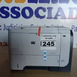 LOTE 245 - 01 IMPRESSORA LASERJET P3015. (PRINTER) (NO ESTADO)BH1411P