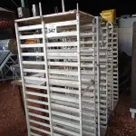 LOTE 347 - 04 CARRINHO PORTA BANDEJAS. (NO ESTADO) ATENÇÃO! FAZER A VISITAÇÃO ANTES DE ARREMATAR, NÃO SABEMOS SE FUNCIONA. LEILÃO NÃO TEM GARANTIA E NEM DEVOLUÇÃO, SUJEITO A POSSÍVEIS AVARIAS VISÍVEIS/OCULTAS E/OU AUSÊNCIA DE COMPONENTES.
