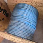 LOTE 110 - 01 CARRETEL COM CABO 150MM NA COR AZUL. (1KVA) COM 125 METROS (NO ESTADO) 