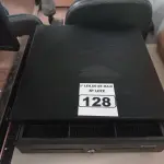 LOTE 128 - 01 GAVETA PARA CAIXA DE SUPERMERCADO. (NO ESTADO) ATENÇÃO! FAZER A VISITAÇÃO ANTES DE ARREMATAR, NÃO SABEMOS SE FUNCIONA. LEILÃO NÃO TEM GARANTIA E NEM DEVOLUÇÃO, SUJEITO A POSSÍVEIS AVARIAS VISÍVEIS/OCULTAS E/OU AUSÊNCIA DE COMPONENTES.