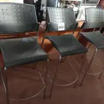 LOTE 092 - 03 BANQUETAS ALTAS COM ASSENTO E ENCOSTO DE PLÁSTICO E BASE CROMADA. (NO ESTADO) ATENÇÃO! FAZER A VISITAÇÃO ANTES DE ARREMATAR, NÃO SABEMOS SE FUNCIONA. LEILÃO NÃO TEM GARANTIA E NEM DEVOLUÇÃO, SUJEITO A POSSÍVEIS AVARIAS VISÍVEIS/OCULTAS E/OU AUSÊNCIA DE COMPONENTES.