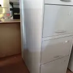 LOTE 015 - 01 ARQUIVO DE AÇO COM 04 GAVETAS. (NO ESTADO) ATENÇÃO! FAZER A VISITAÇÃO ANTES DE ARREMATAR, NÃO SABEMOS SE FUNCIONA. LEILÃO NÃO TEM GARANTIA E NEM DEVOLUÇÃO, SUJEITO A POSSÍVEIS AVARIAS VISÍVEIS/OCULTAS E/OU AUSÊNCIA DE COMPONENTES.