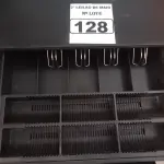 LOTE 128 - 01 GAVETA PARA CAIXA DE SUPERMERCADO. (NO ESTADO) ATENÇÃO! FAZER A VISITAÇÃO ANTES DE ARREMATAR, NÃO SABEMOS SE FUNCIONA. LEILÃO NÃO TEM GARANTIA E NEM DEVOLUÇÃO, SUJEITO A POSSÍVEIS AVARIAS VISÍVEIS/OCULTAS E/OU AUSÊNCIA DE COMPONENTES.