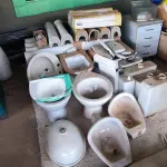 LOTE 028 - 01 LOTE COM COLUNAS , PIAS , VASOS SANITÁRIOS E MICTÓRIO(NO ESTADO)