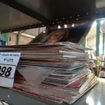 LOTE 098 - 01 LOTE COM VÁRIOS DISCOS DE VINIL. (NO ESTADO) ATENÇÃO! FAZER A VISITAÇÃO ANTES DE ARREMATAR, NÃO SABEMOS SE FUNCIONA. LEILÃO NÃO TEM GARANTIA E NEM DEVOLUÇÃO, SUJEITO A POSSÍVEIS AVARIAS VISÍVEIS/OCULTAS E/OU AUSÊNCIA DE COMPONENTES.