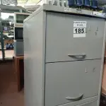 LOTE 185 - 01 ARQUIVO DE AÇO COM 04 GAVETAS. (NO ESTADO) ATENÇÃO! FAZER A VISITAÇÃO ANTES DE ARREMATAR, NÃO SABEMOS SE FUNCIONA. LEILÃO NÃO TEM GARANTIA E NEM DEVOLUÇÃO, SUJEITO A POSSÍVEIS AVARIAS VISÍVEIS/OCULTAS E/OU AUSÊNCIA DE COMPONENTES.