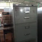 LOTE 055 - 01 ARQUIVO DE AÇO COM 04 GAVETAS. (NO ESTADO) ATENÇÃO! FAZER A VISITAÇÃO ANTES DE ARREMATAR, NÃO SABEMOS SE FUNCIONA. LEILÃO NÃO TEM GARANTIA E NEM DEVOLUÇÃO, SUJEITO A POSSÍVEIS AVARIAS VISÍVEIS/OCULTAS E/OU AUSÊNCIA DE COMPONENTES.