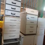 LOTE 186 - 01 ARMÁRIO BAIXO E 05 GAVETEIROS DIVERSOS. (NO ESTADO) ATENÇÃO! FAZER A VISITAÇÃO ANTES DE ARREMATAR, NÃO SABEMOS SE FUNCIONA. LEILÃO NÃO TEM GARANTIA E NEM DEVOLUÇÃO, SUJEITO A POSSÍVEIS AVARIAS VISÍVEIS/OCULTAS E/OU AUSÊNCIA DE COMPONENTES.