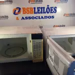 LOTE 053 - 02 MICRO-ONDAS MARCAS E MODELOS DIVERSOS. (NO ESTADO) ATENÇÃO! FAZER A VISITAÇÃO ANTES DE ARREMATAR, NÃO SABEMOS SE FUNCIONA. LEILÃO NÃO TEM GARANTIA E NEM DEVOLUÇÃO, SUJEITO A POSSÍVEIS AVARIAS VISÍVEIS/OCULTAS E/OU AUSÊNCIA DE COMPONENTES.