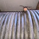 LOTE 108 - 01 CARRETEL COM CABO 150MM NA COR PRETA. (1KVA) COM 98,00 METROS (NO ESTADO)
