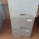 LOTE 035 - 01 ARQUIVO DE AÇO COM 04 GAVETAS. (NO ESTADO) ATENÇÃO! FAZER A VISITAÇÃO ANTES DE ARREMATAR, NÃO SABEMOS SE FUNCIONA. LEILÃO NÃO TEM GARANTIA E NEM DEVOLUÇÃO, SUJEITO A POSSÍVEIS AVARIAS VISÍVEIS/OCULTAS E/OU AUSÊNCIA DE COMPONENTES.